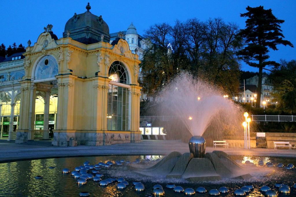 Pension A Restaurace Filip II Mariënbad Buitenkant foto
